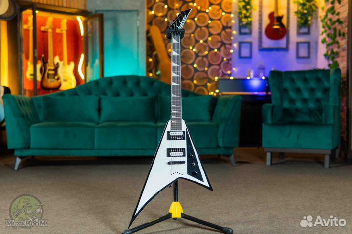 Jackson JS32T Rhoads White w/ Black Bevels