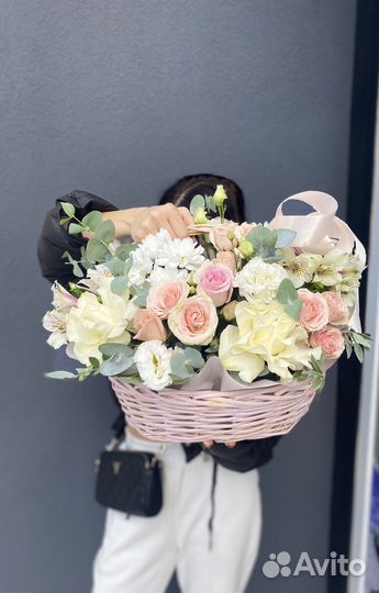 Букет цветов в корзине