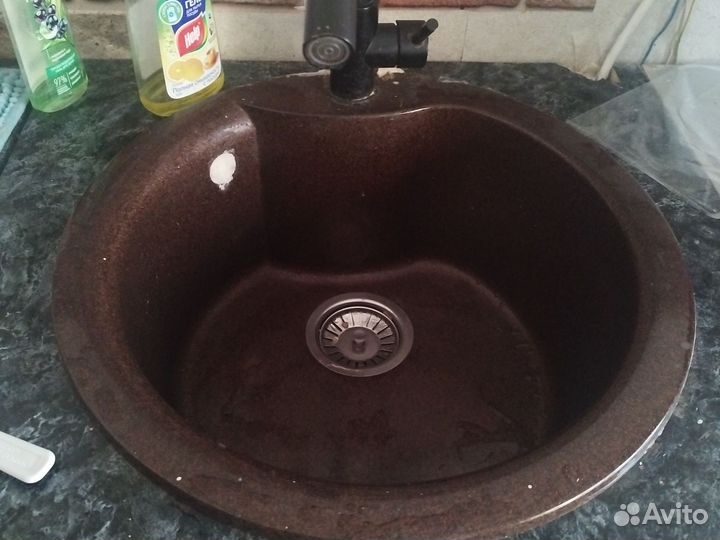 Мойка со смесители и сифоном