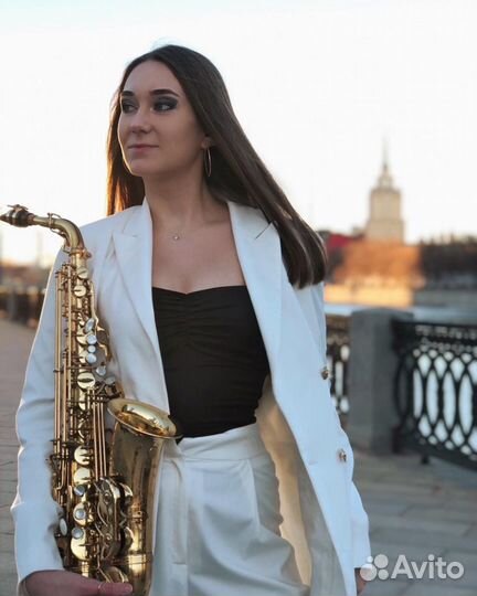 Саксофонист на праздник