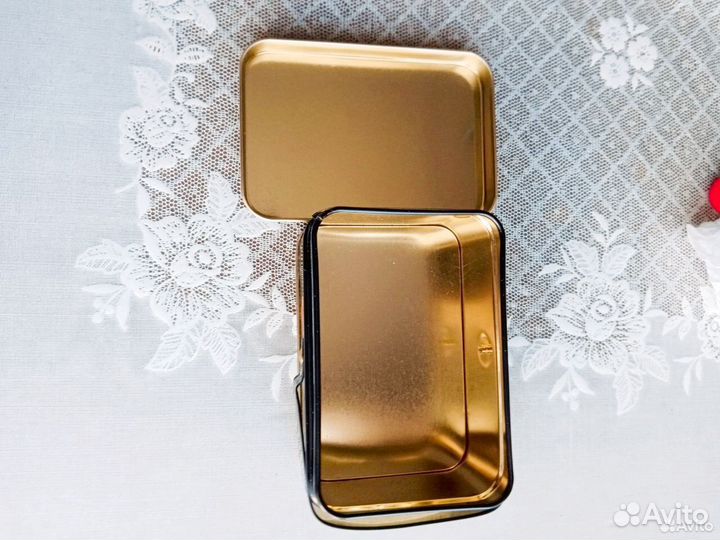 Шкатулка жестяная