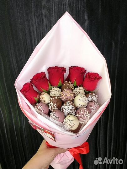 Съедобные букеты из клубники