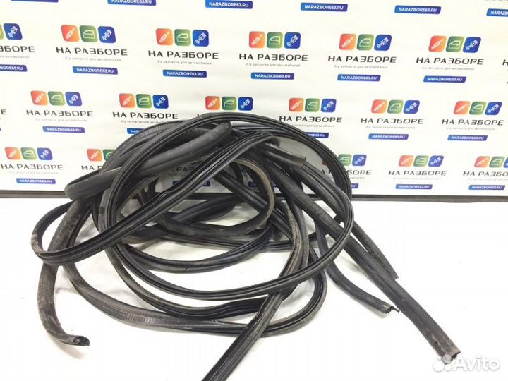 Уплотнительная резинка дверного проема LADA Xray