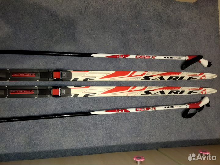 Лыжи, палки и ботинки