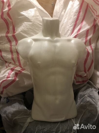 Манекены, головы, ноги