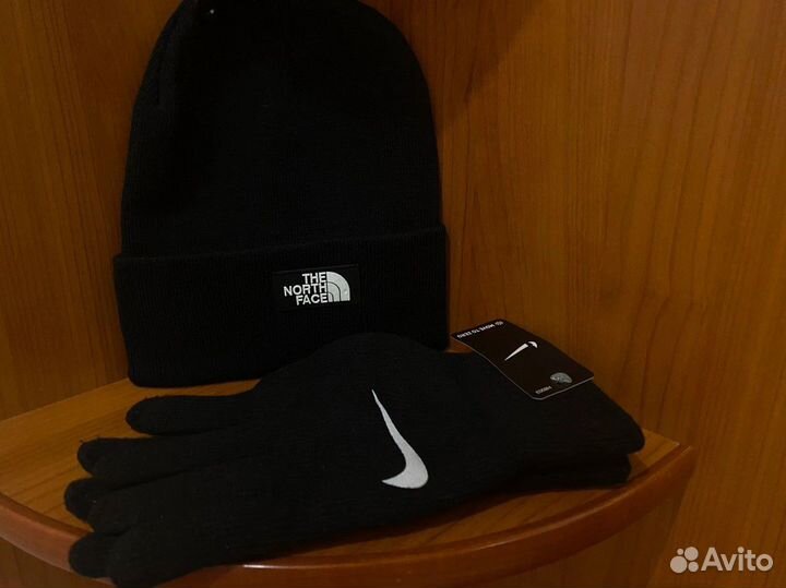 Комплект 3В1 Шапка TNF и перчатки nike