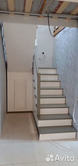 Лестница на металлокаркасе / изготовление лестниц