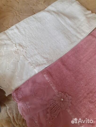 Махровые полотенца и халаты