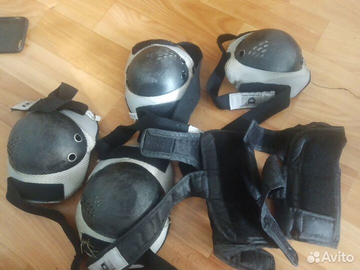 Роликовые коньки