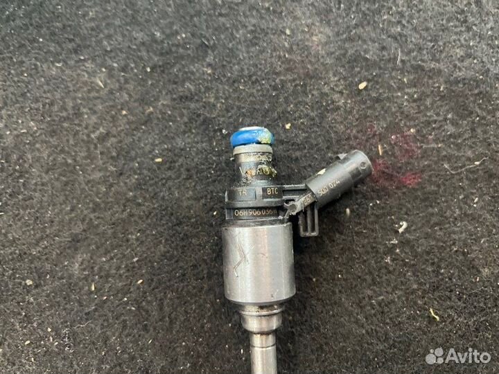 Форсунка топливная Audi A4 B8 1.8 CDH 2009