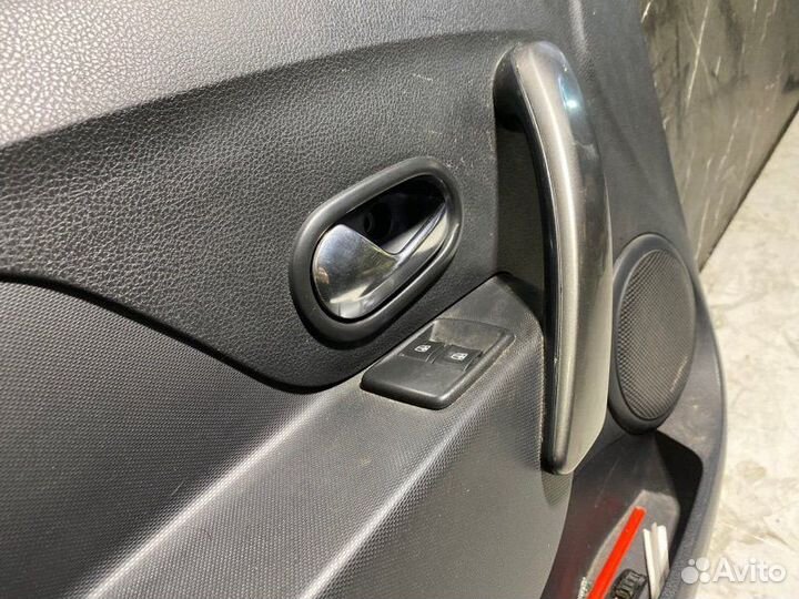 Обшивка боковой двери передняя левая Renault