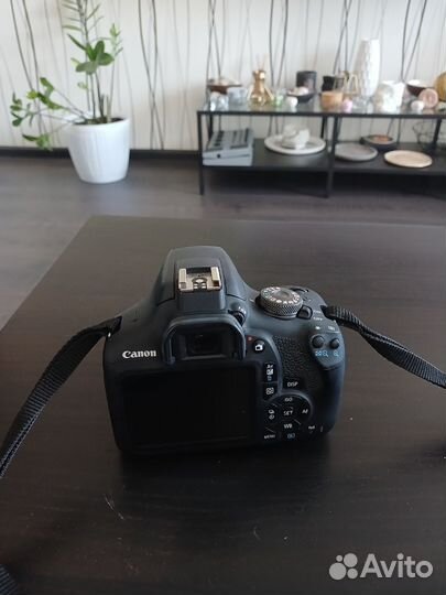 Продам фотоаппарат Canon 2000d