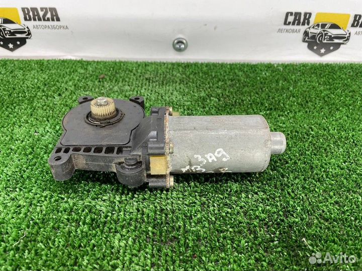 Моторчик стеклоподъемника задний правый R