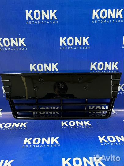 Центральная решетка глянец на Форд Фокус 3