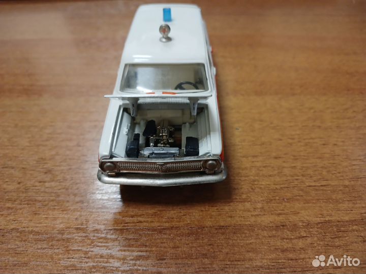 Модель 1/43 Волга газ 24-02 скорая помощь (СССР)