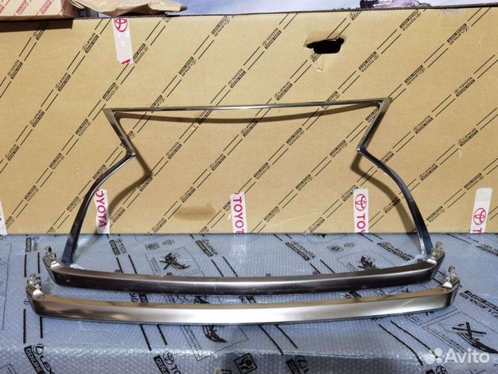 Хром решетки радиатора Lexus Rx 4