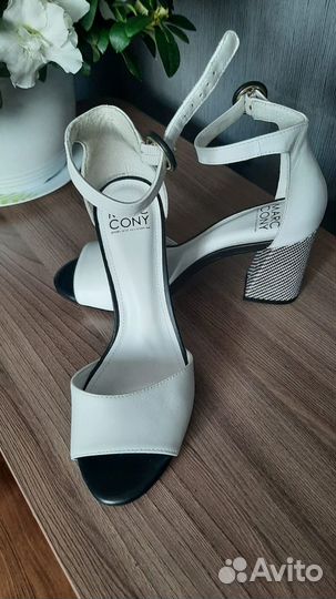 Босоножки женские