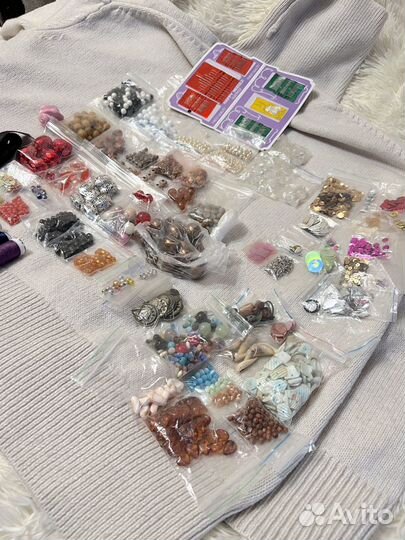 Бусины для рукоделия, нитки