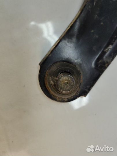 Рычаг подвески нижний передний правый Nissan Tiida