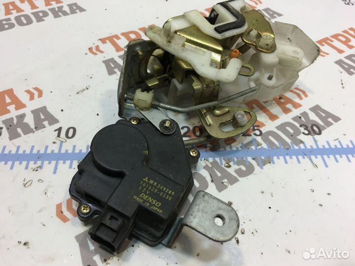 Мицубиси Паджеро Замок задней двери Лев