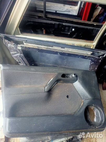 Обшивка двери передняя левая Фольксваген гольф 3