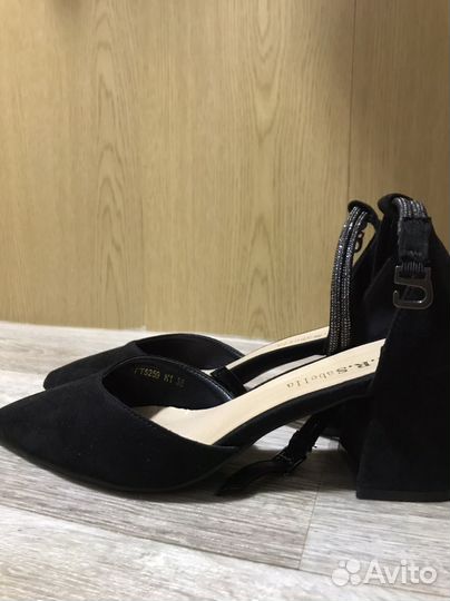 Продаю новые туфли 38 размера (женские)