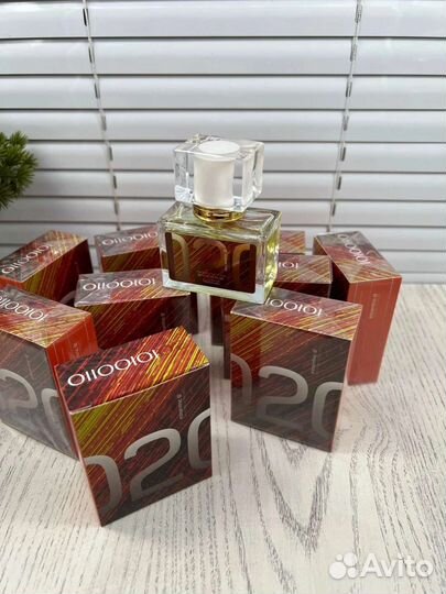 Escentric molecule 02