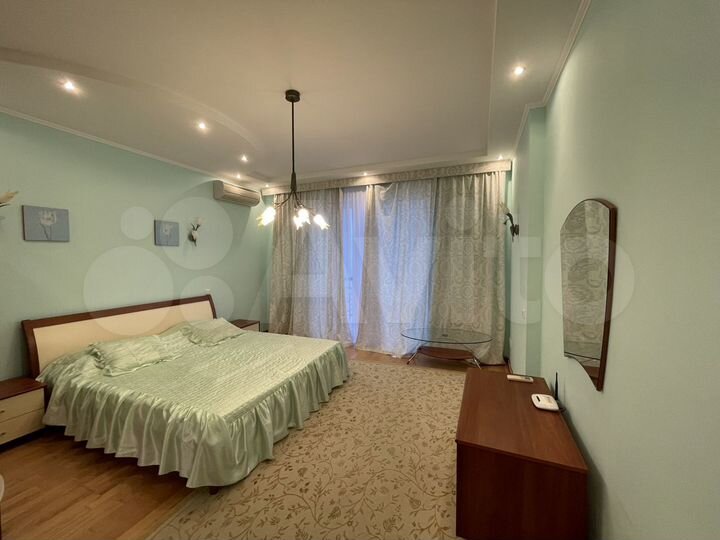 3-к. квартира, 100 м², 10/12 эт.