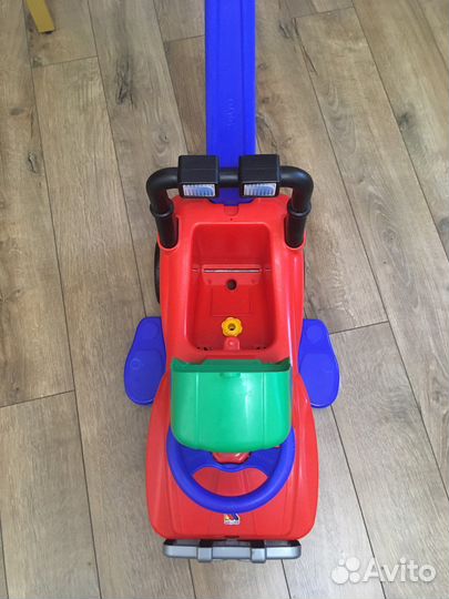 Машинка каталка с ручкой