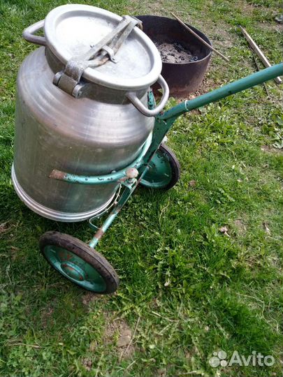 Тачка для перевозки бидона