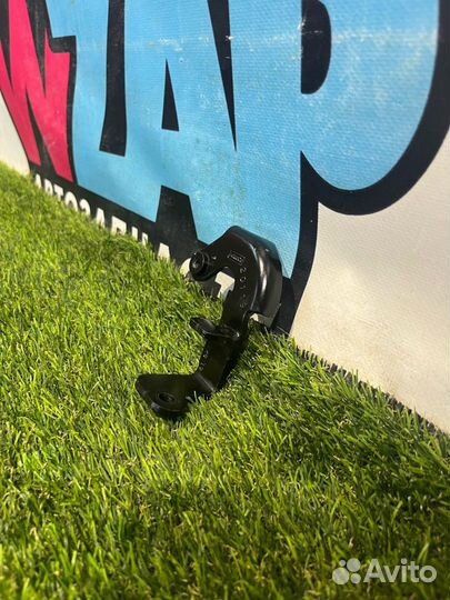 Кронштейн (крепление) Ford Explorer 6 U625 2020