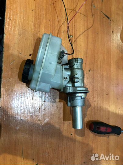 Главный тормозной цилиндр на infiniti FX50