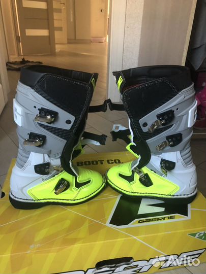 Продаю детские мотоботы