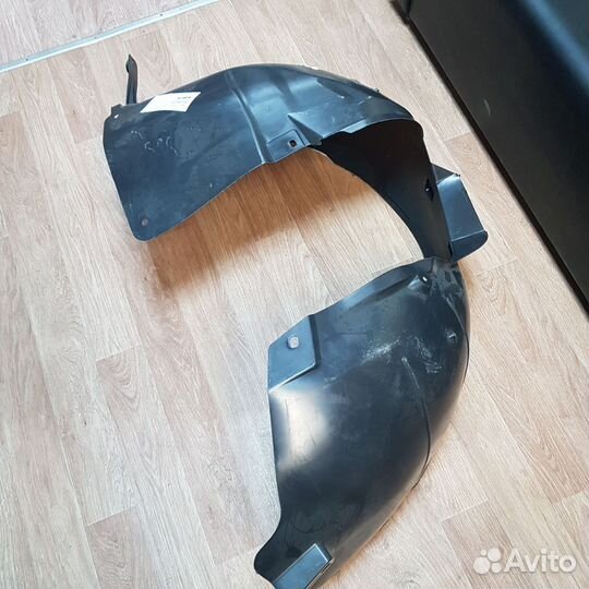 Подкрылок передний правый Opel Astra J