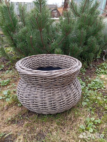 Кашпо из ротанга для дома и улицы