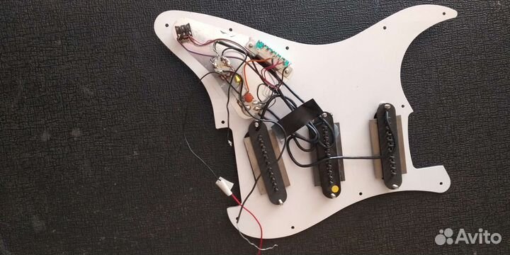 Carvin pickguard. Сет фендеровских датчиков