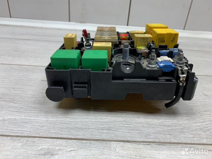 Блок реле и предохранителей Peugeot 208 хэтчбек