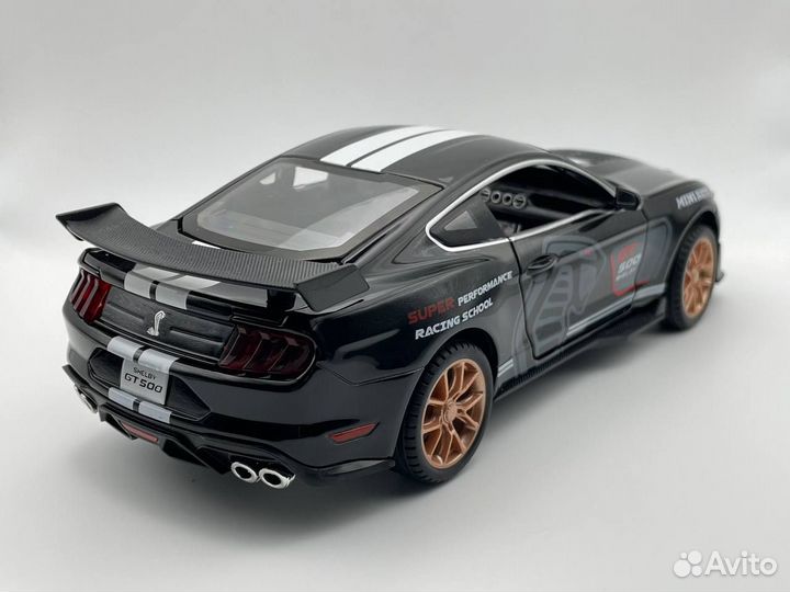 Модель автомобиля Ford Mustang Shelby GT метал