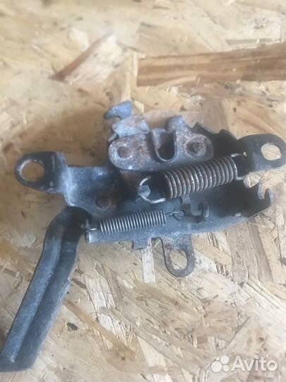 Замок капота задний Toyota Ipsum CXM10G 1azfse