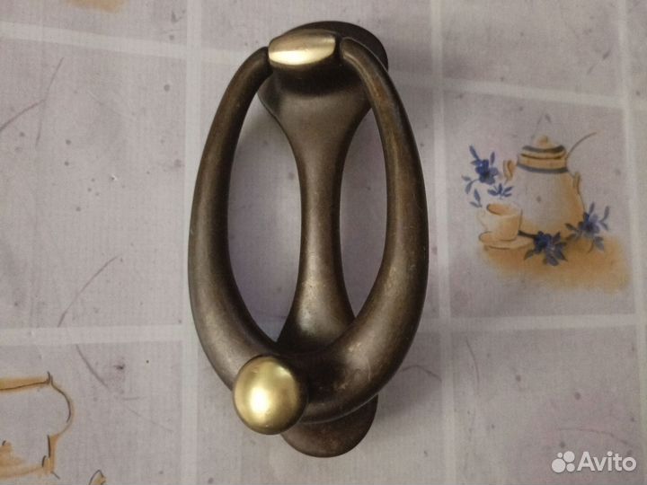 Дверная ручка стучалка