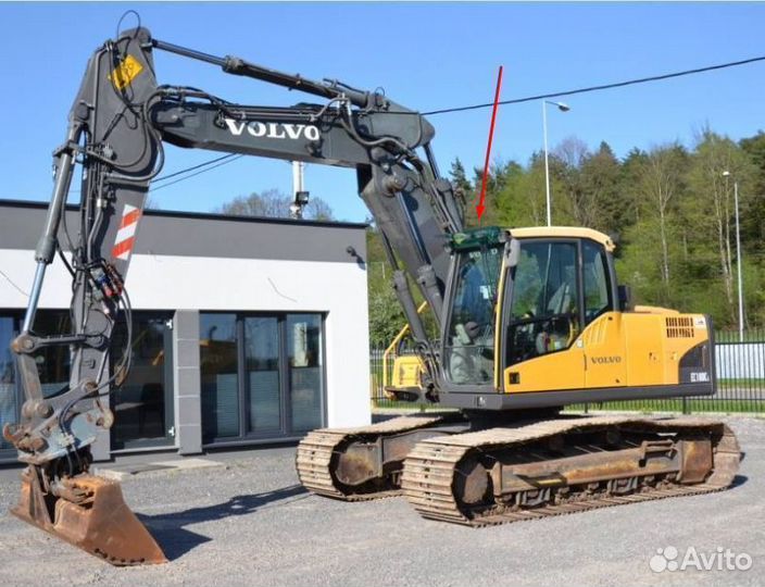 Стекло правое у стрелы на экскаватор Volvo EC 180