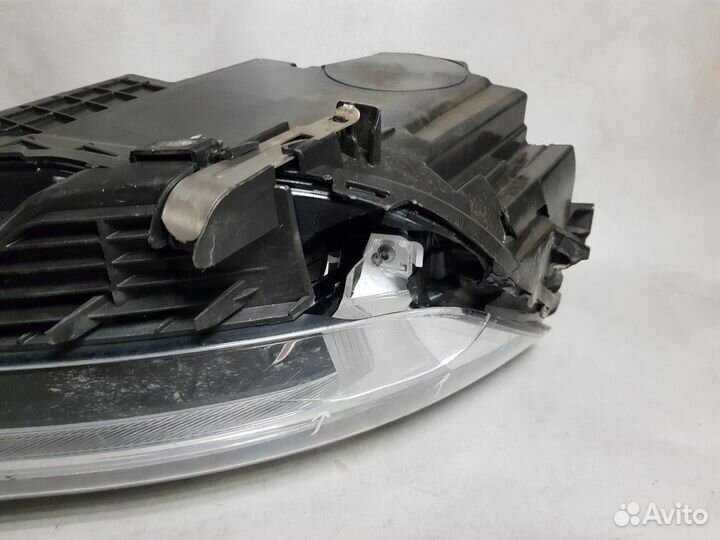 Фара правая Volvo XC60 2 LED 17-21