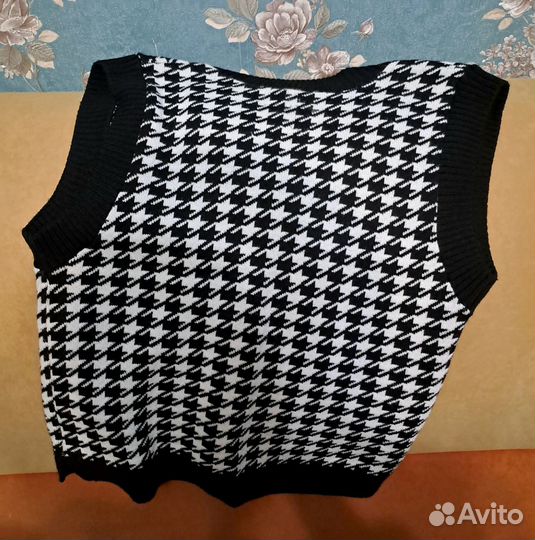 Жилетка вязаная