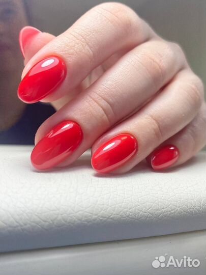 Маникюр и педикюр с покрытием в салоне