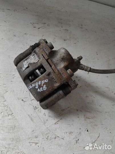 Суппорт передний левый Renault sandero 1