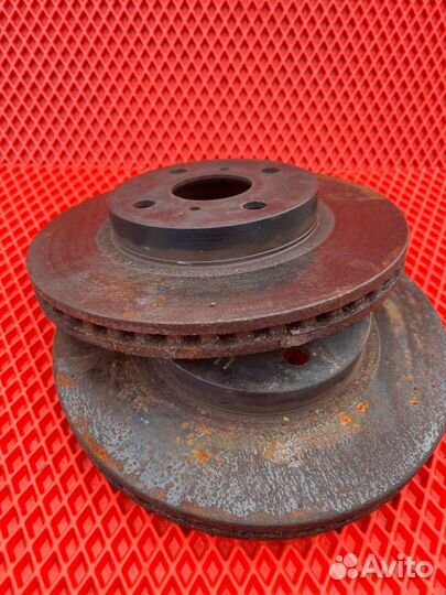 Тормозной диск передний Toyota Spade NSP141 2016