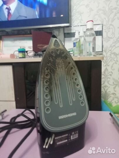 Утюг redmond