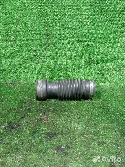 Патрубок воздушного фильтра Mazda 626