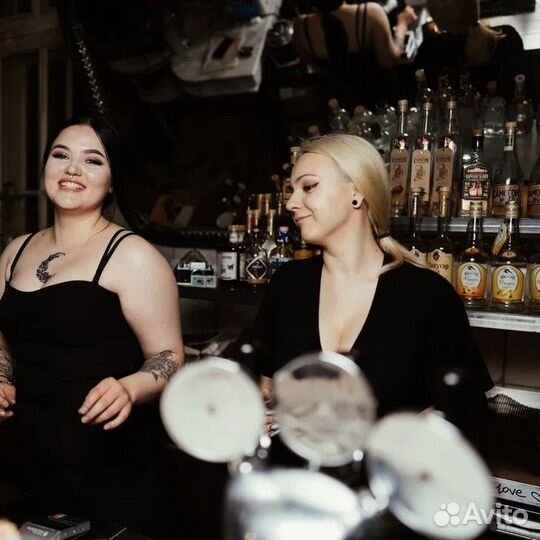 Бармен в ночной клуб