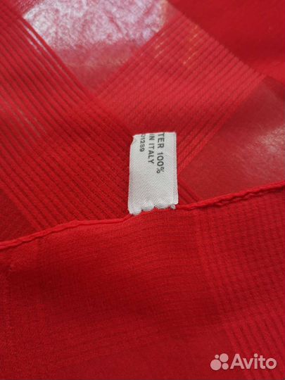 Красный красивый платок